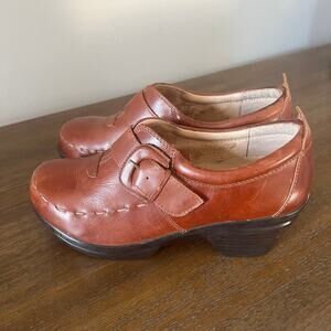 Sanita Professional Nicky Suze Brown Leather Clogs with Buckle- Size EU 38 US 7